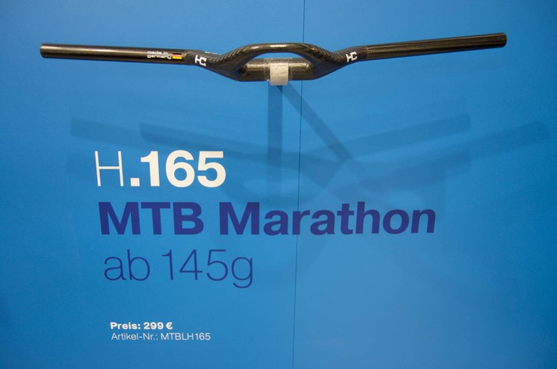 Haero Carbon von der Schwäbischen Alb prsentiert den H.165, einen 165g leichten Carbonlenker mit ungewohnter Aerogriffposition für MTBs